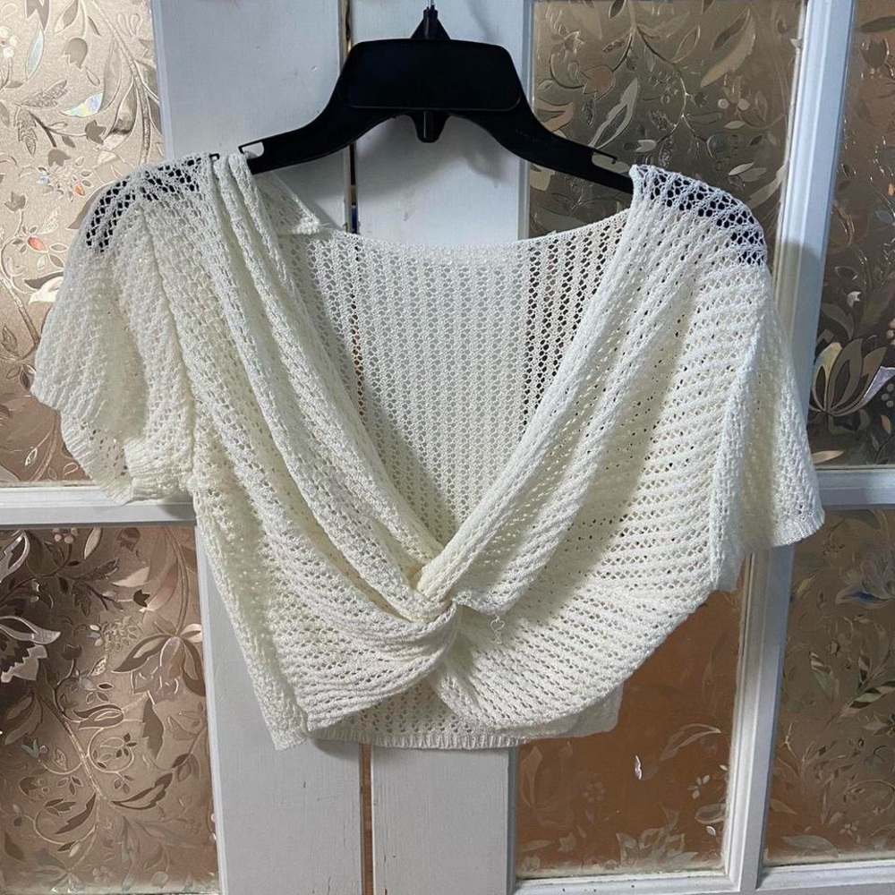 Elegant White Knit Women's Top
